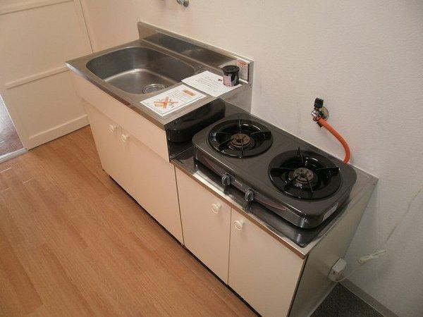 Kitchen.  ■ Two-burner stove with