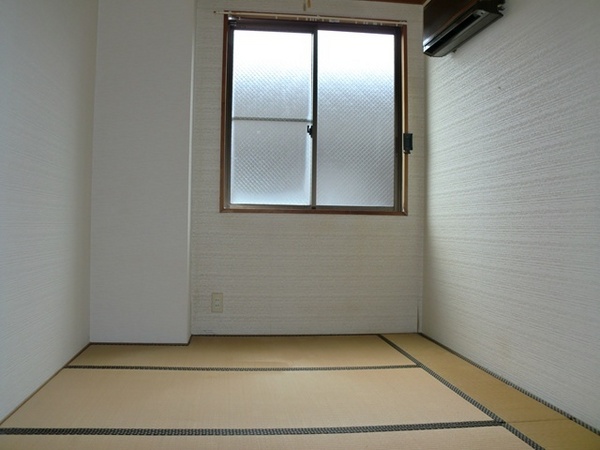 Other room space.  ■ Japanese-style room 5 quires