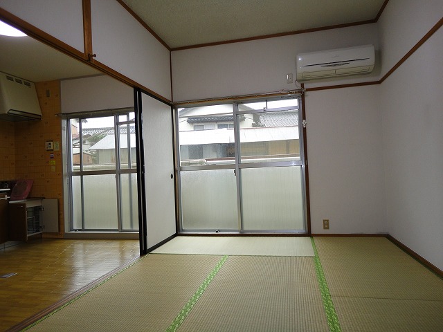 Living and room. Is Tsuzukiai with DK. It will calm the tatami.
