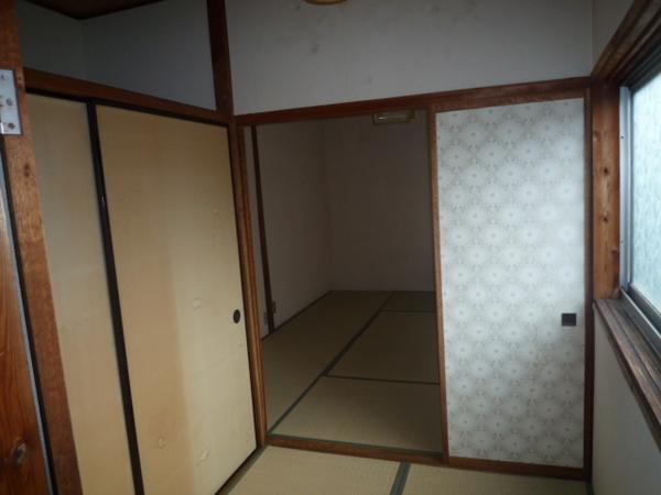 Other room space.  ■ 2F: Japanese-style room