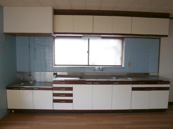 Kitchen.  ■ 1F (DK)