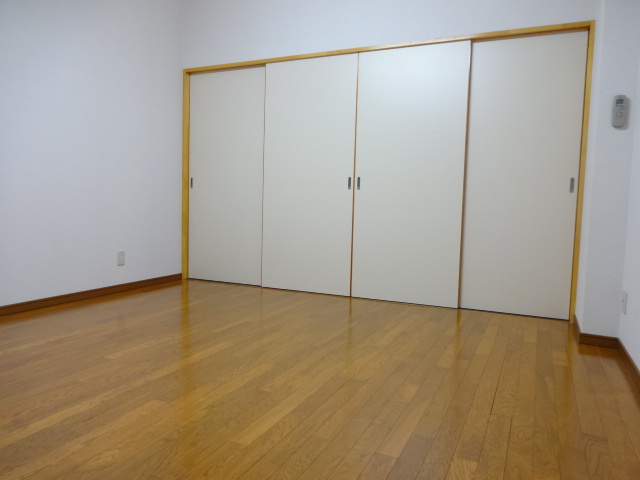 Other room space. Is on the second floor of the loft there is excellent storage capacity of the storage compartment ☆
