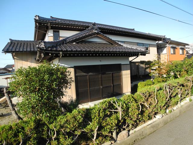 Local appearance photo. Japanese-style house of gambrel