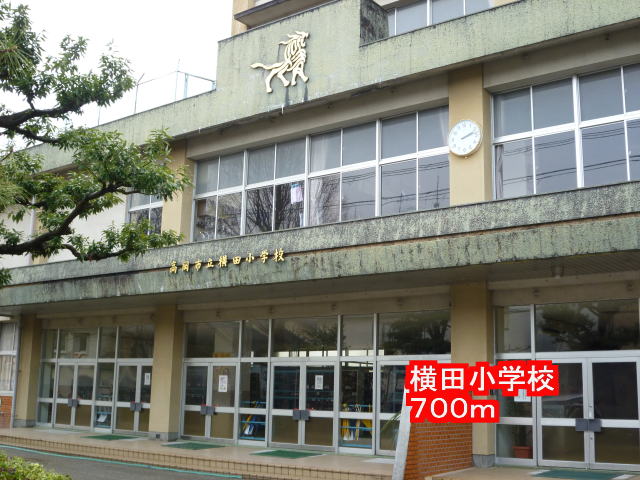 Primary school. Yokota 700m up to elementary school (elementary school)