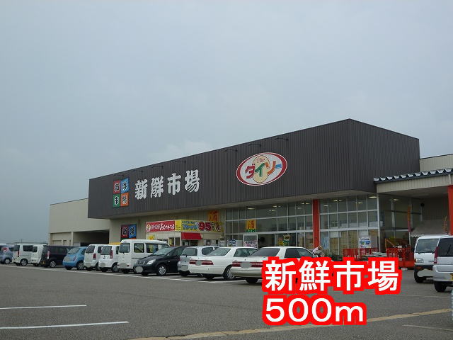 Supermarket. 500m to fresh market (super)