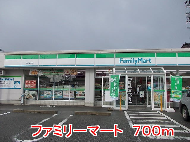 Convenience store. 700m to Family Mart (convenience store)