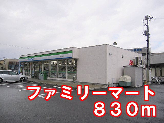Convenience store. 830m to Family Mart (convenience store)
