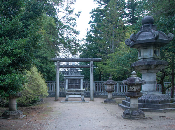 Surrounding environment. Toshinaga Maeda public cemetery (about 600m / An 8-minute walk)