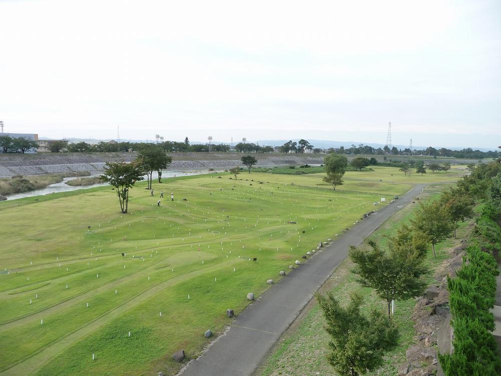 View photos from the local. There is Shogawa putt golf course in the immediate vicinity.