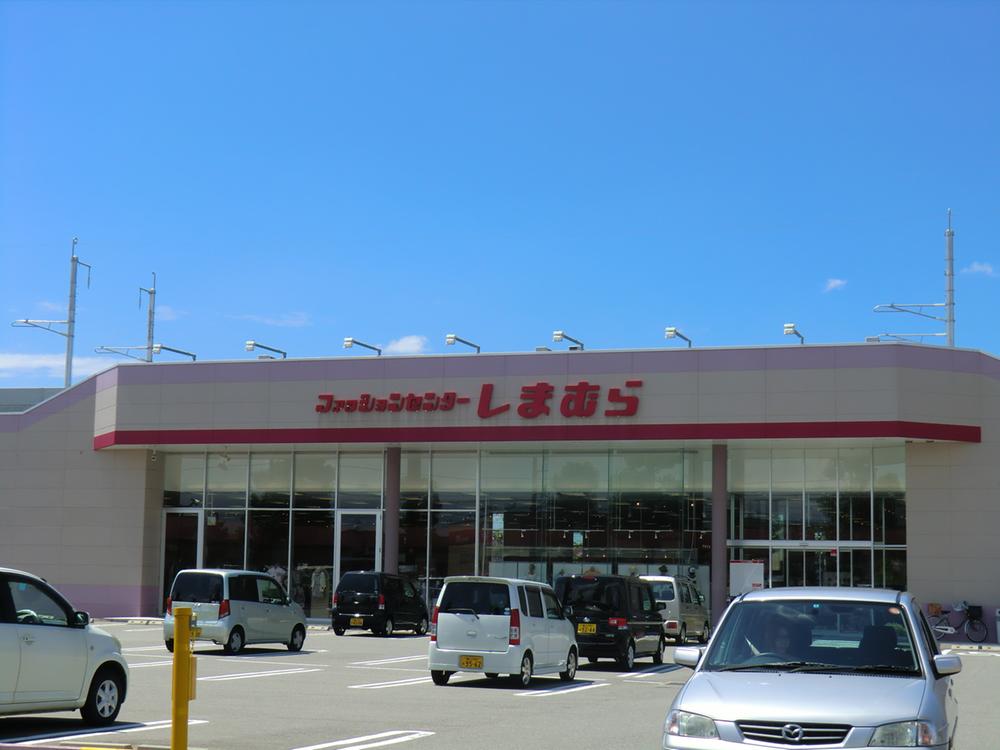 Shopping centre. 638m to the Fashion Center Shimamura Nabeta shop