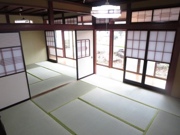Non-living room. You can feel that "I'm glad there" at the time of home visits or when school first floor Japanese-style room visitor of 2 between the More