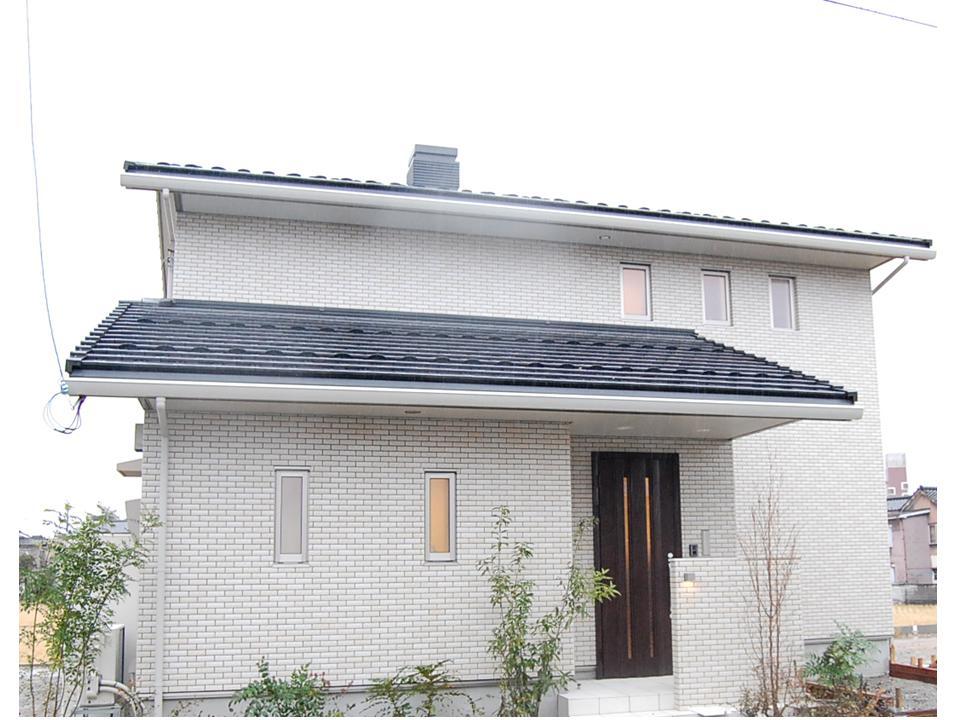 Local appearance photo. The appearance of the modern sum roof overlap. 