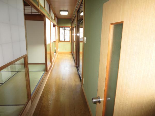 Other introspection. Second floor hallway there is a feeling of opening and is lined with sweeping sash. 
