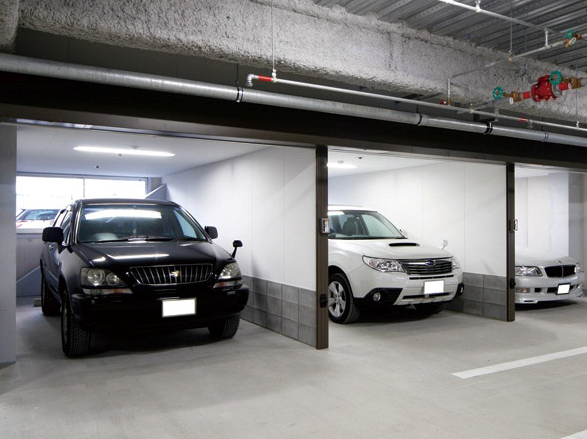 Buildings and facilities. Available electric remote control shutter with condominium garage (15 compartment) to increase the asset value. Protect your precious car from, such as wind and rain. Furthermore Tawapakingu 72 cars (including high roof vehicles corresponding 40 cars), It has secured an outdoor parking 7 cars.  ※ The photograph is an example of a parking can car (same specifications)