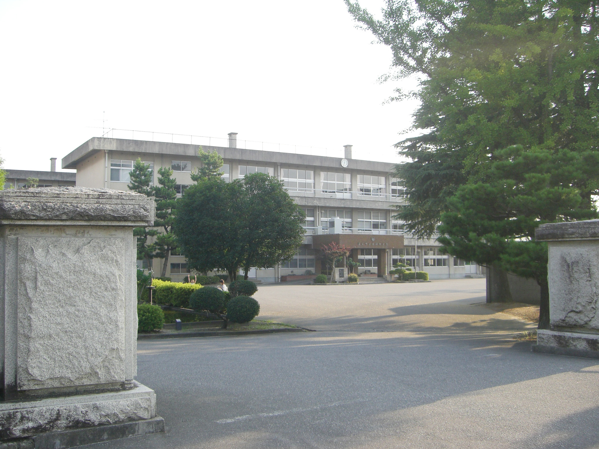 Junior high school. 670m to Toyama Municipal western junior high school (junior high school)
