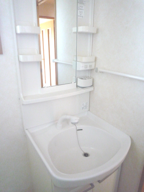 Washroom. Widely and easy to use washstand ☆
