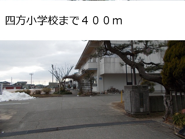 Primary school. 400m up to a four-way primary school (elementary school)