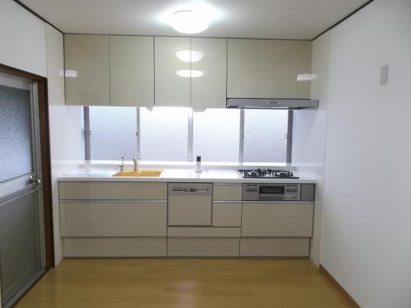 Kitchen. It is wide W = 2550 new system kitchen of spare even when cooked in 2 adults. You'll shaking the arm of fully cooking