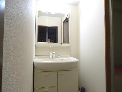 Wash basin, toilet. Shampoo dresser (December 2013) Shooting