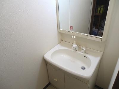 Wash basin, toilet. Shampoo dresser (December 2013) Shooting