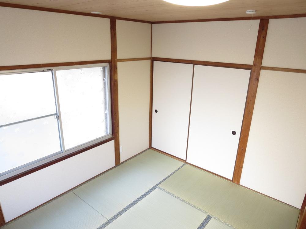 Living. First floor Japanese-style room 6 quires There closet Please family reunion at a kotatsu