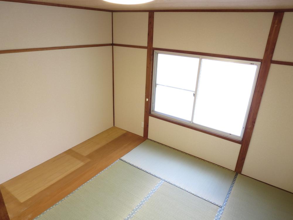 Living. First floor Japanese-style room You can put such as chest of drawers and TV board because there are plates