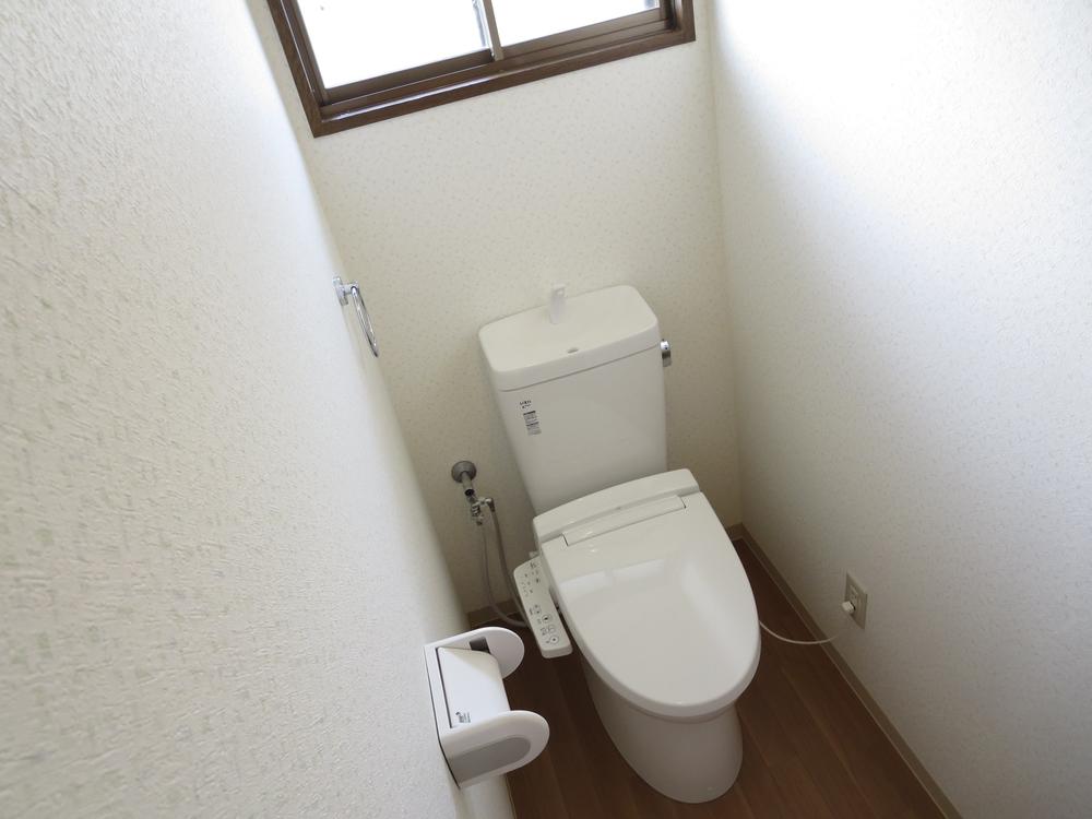 Toilet. It is convenient because there is a toilet on the second floor
