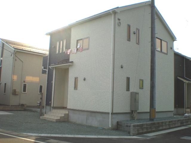 Local photos, including front road. (1) Building: local (October 31, 2013) shooting a typhoon and earthquakes, Also a strong fire! Strong and long-lasting! Dairaito method