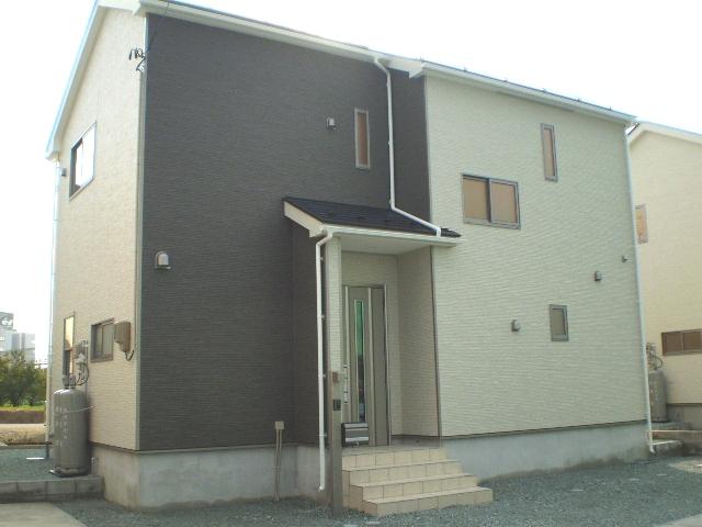 Local appearance photo. (2) Building: local (October 31, 2013) Shooting