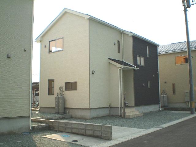 Local appearance photo. (3) Building: local (October 31, 2013) Shooting durability ・ safety ・ Energy saving ・ Eco ・ Excellent live in comfort
