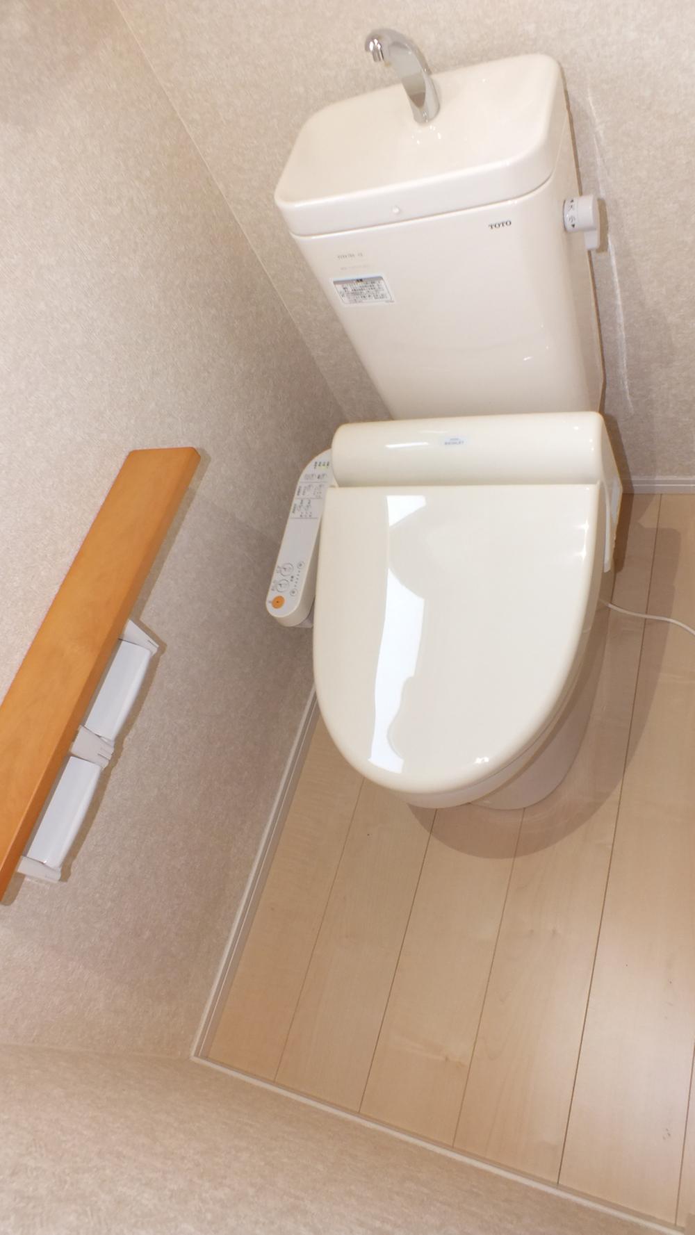 Toilet. ● same specifications ●