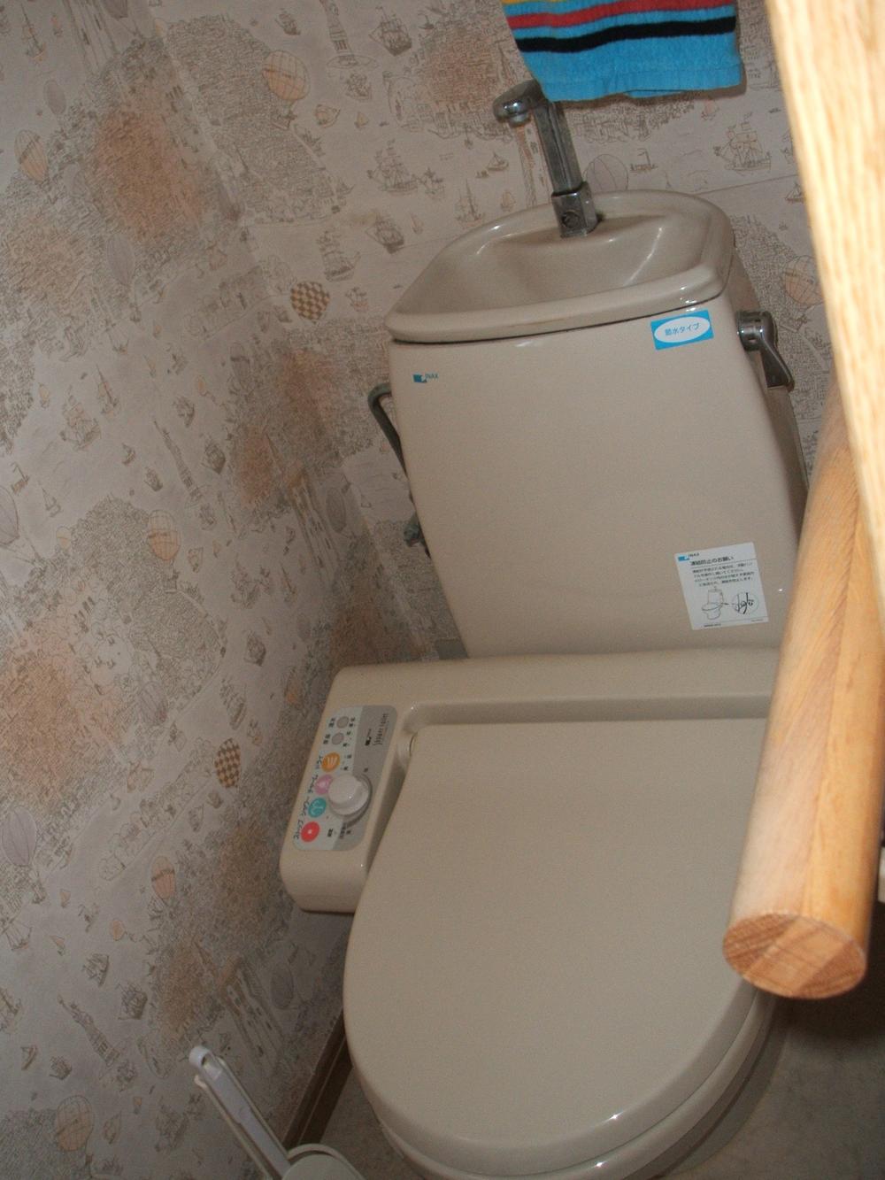 Toilet. Indoor (12 May 2013) Shooting Second floor
