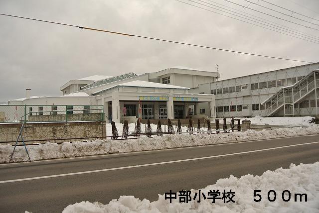 Primary school. 500m to Central Elementary School (elementary school)