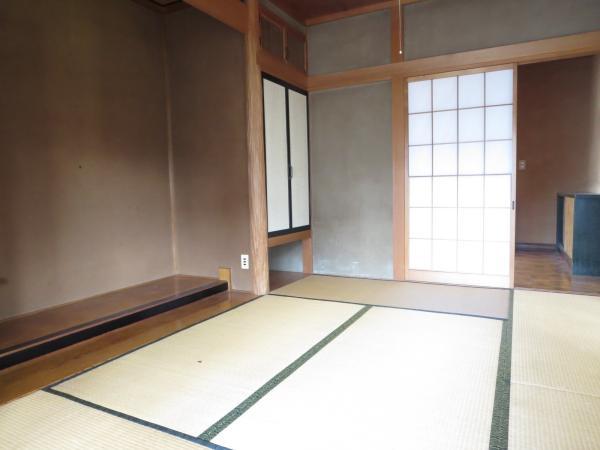 Non-living room. It finishes in a serene Japanese-style