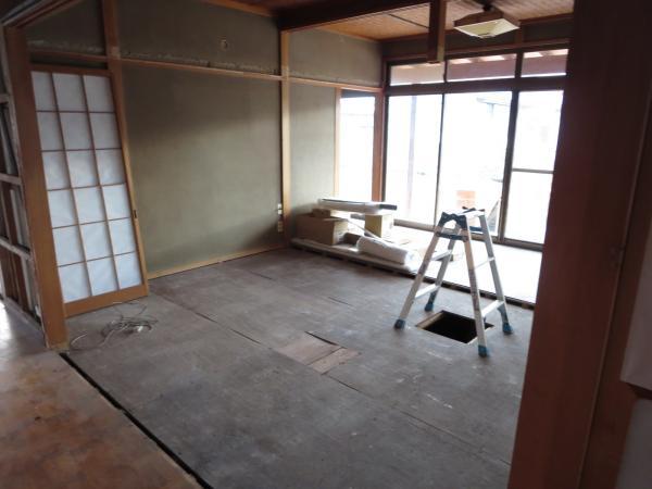 Non-living room. Dressed in from Japanese-style Western-style