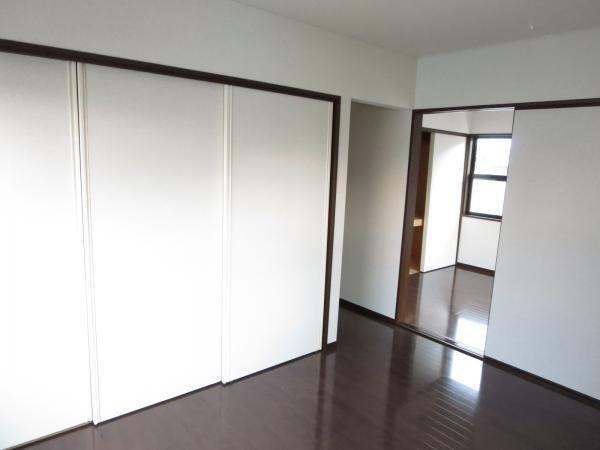 Non-living room. And out easily sliding door closet