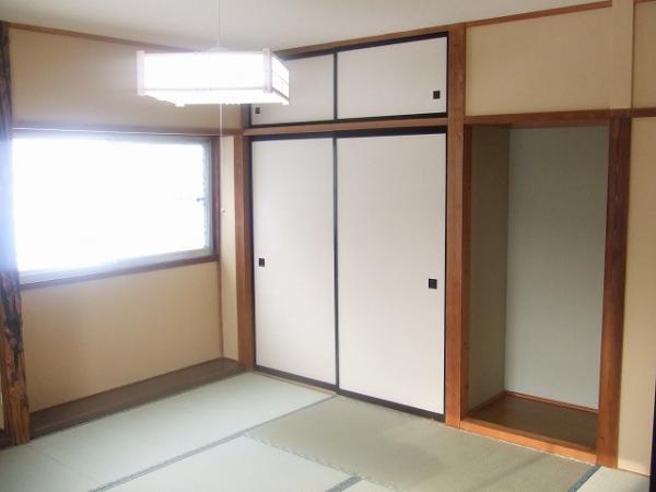 Living. 1F entrance went immediately of Japanese-style room