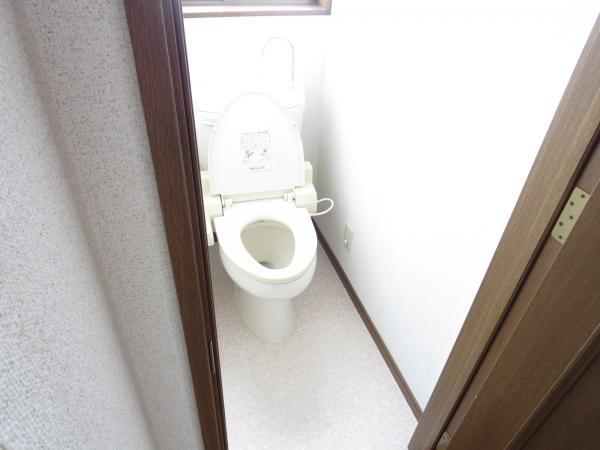 Toilet. Comfortable with warm water toilet seat new goods exchange