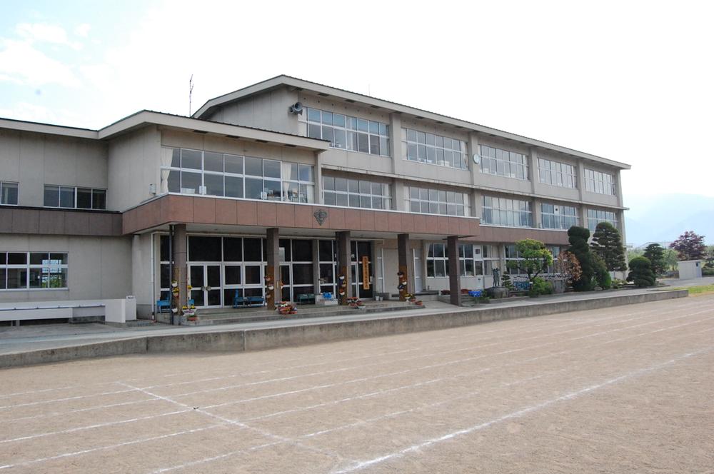 Primary school. 1162m to Tendo City Araya Elementary School