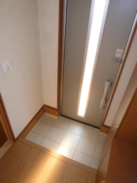 Entrance. ● same specifications ●