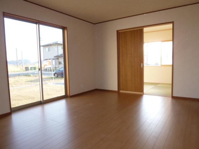 Living. ● same specifications ●