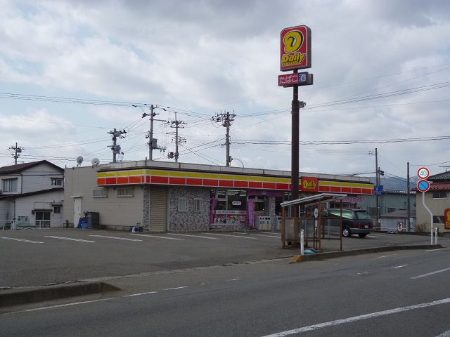 Convenience store. 600m until the Daily Yamazaki Tsuruoka Hakusan store (convenience store)