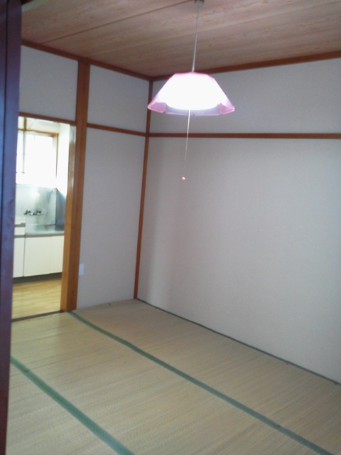 Living and room. 6 Pledge taken from Japanese-style room another angle
