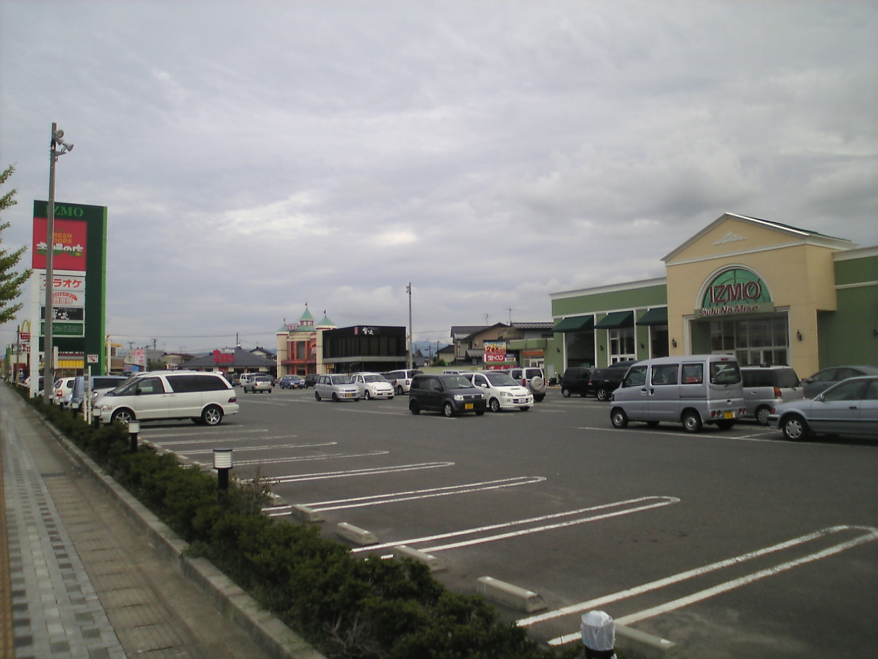 Supermarket. 967m until the housewife of the shop Tsuruoka Shintoki store (Super)