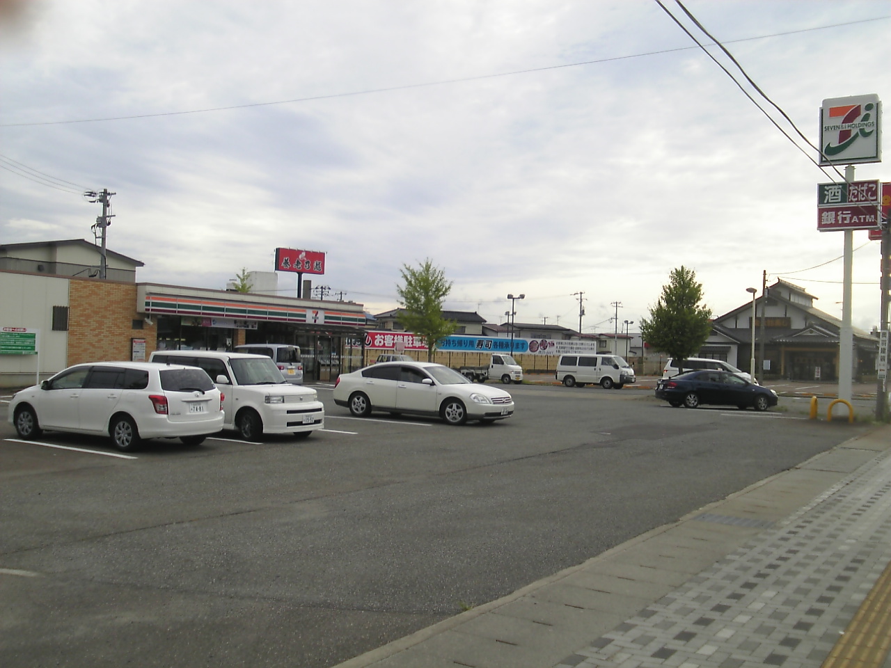 Convenience store. Seven-Eleven Tsuruoka Nishishinsai Machiten up (convenience store) 911m