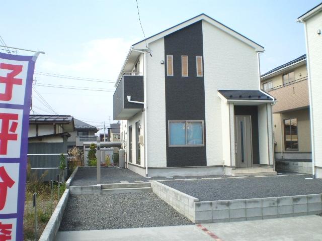 Local photos, including front road. (3) Building: local (October 2013) Shooting ☆ durability ・ safety ・ Energy saving ・ Eco ・ Excellent live in comfort ☆ 
