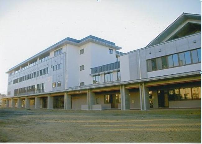 Primary school. Yamagata stand until the seventh elementary school 211m beautiful new school building is popular seven small