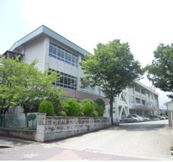 Primary school. Yamagata Municipal Nishi Elementary School up to 740m