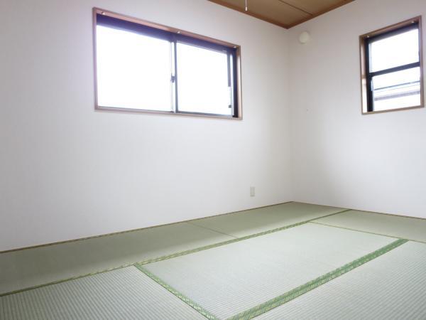Non-living room. Wall cross Chokawa, Tatami mat is already sorting