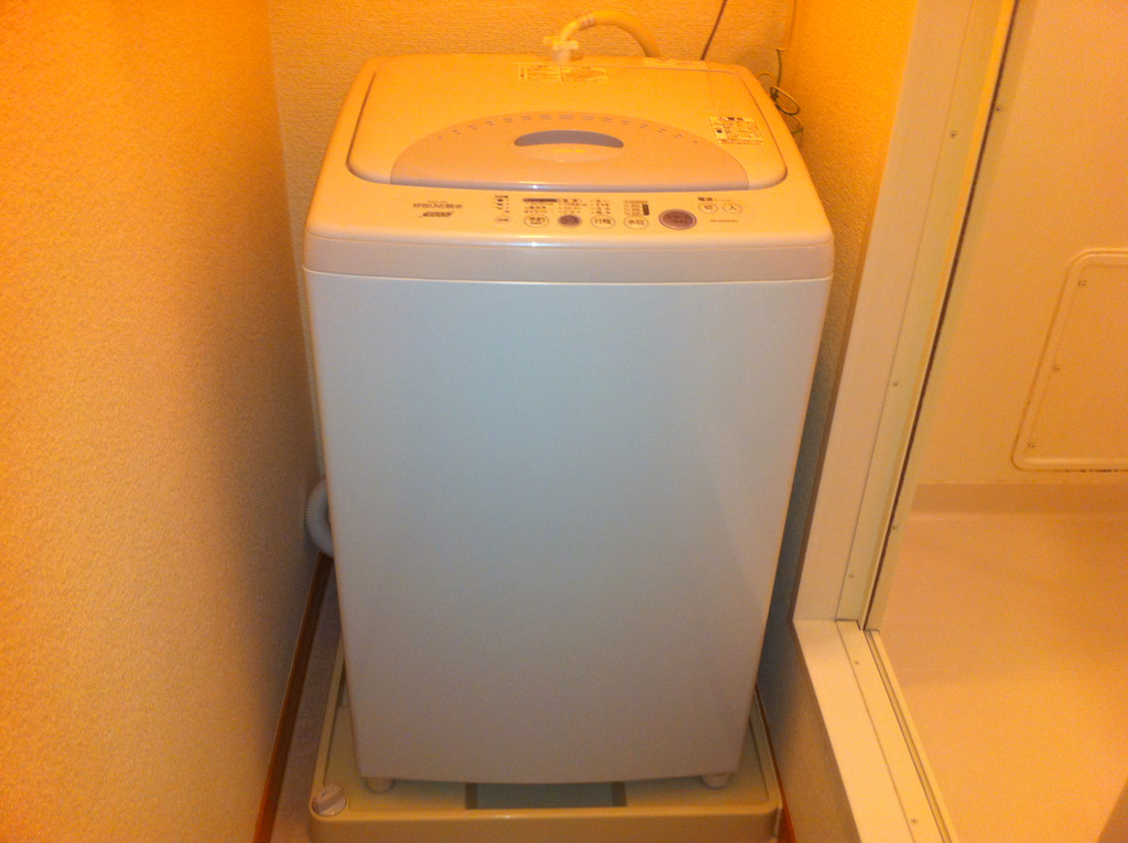 Other room space. Washing machine, TV, refrigerator, Microwave oven equipped